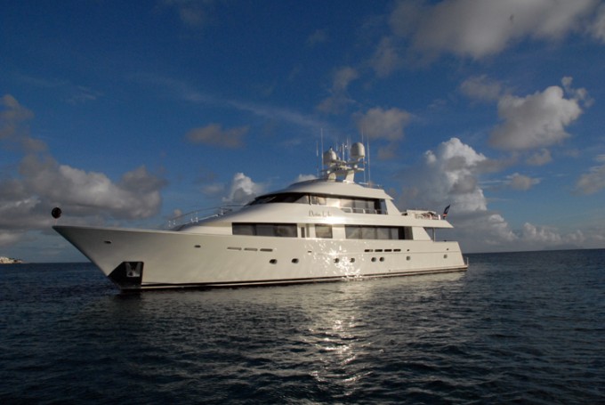 Motor yacht Dona Lola
